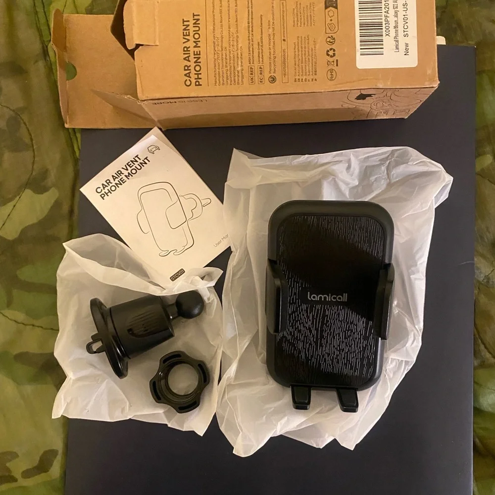 New in Box Lamicall Car Air Vent Cell Phone Mount
